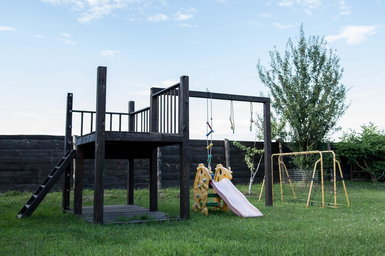 "Дальний Кордон" Hotel Moshchanytsya Екстериор снимка
